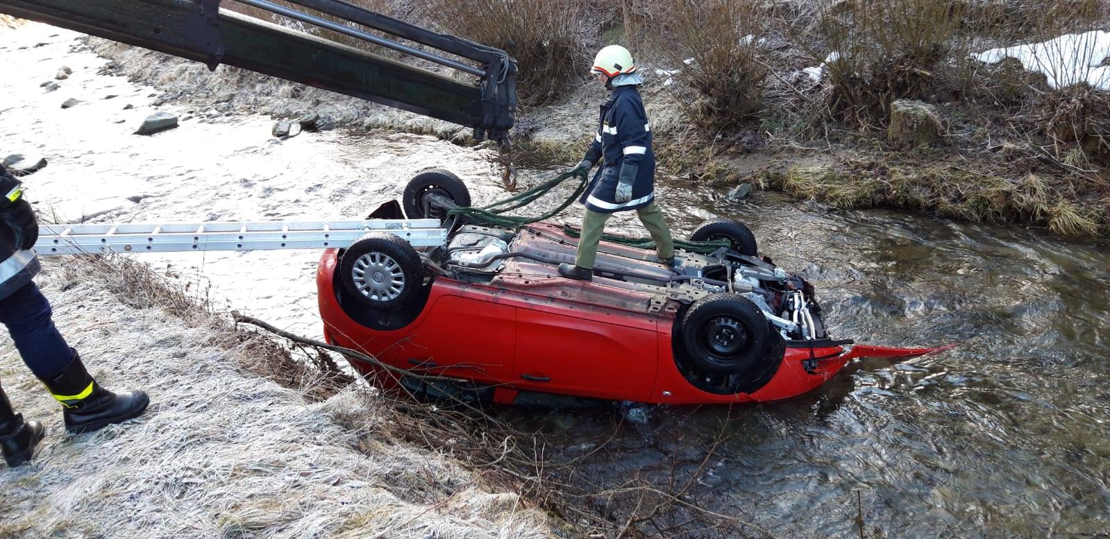 20190218 Kuernberg PKW Bergung Ramingbach